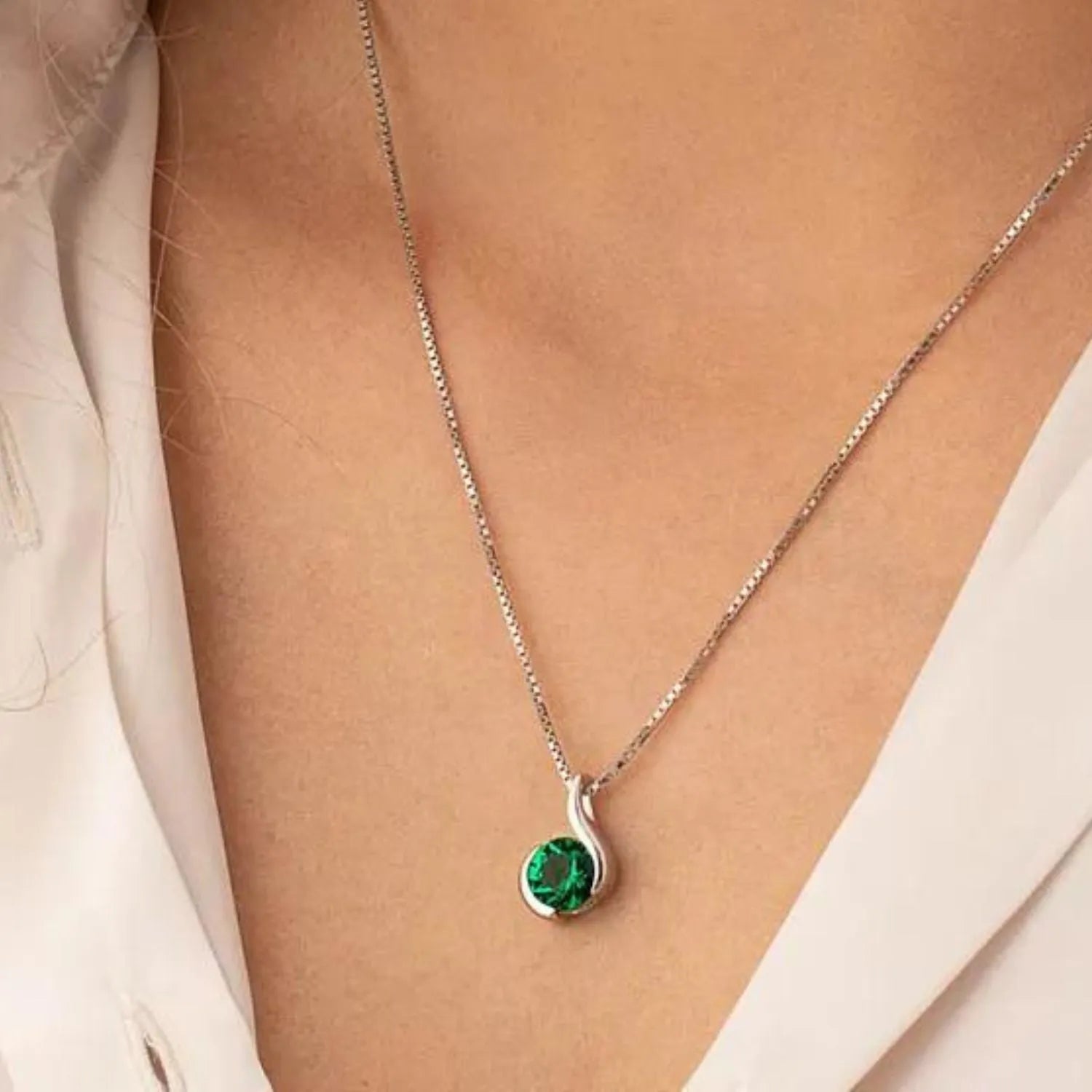 Emerald necklace and pendants in sterling silver – timeless and elegant