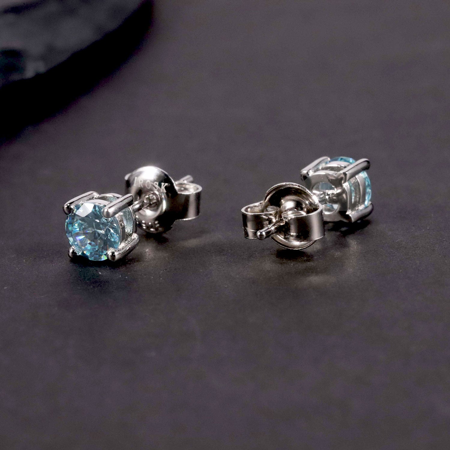 aquamarine silver earrings in round shape