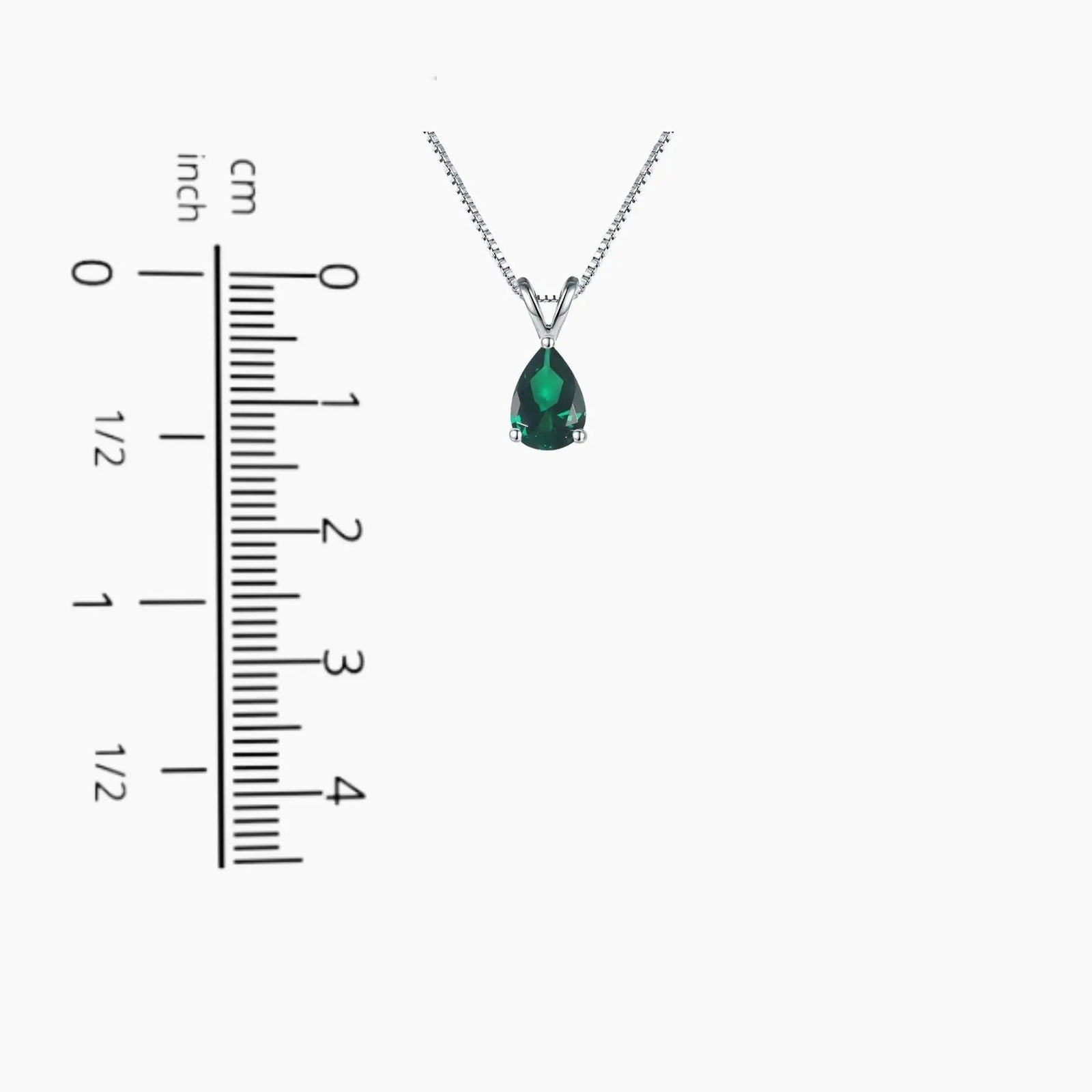 Diagram indicating the pendant’s dimensions and chain length for the pear emerald necklace.