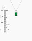 Measurement guide indicating the pendant’s dimensions and chain length.
