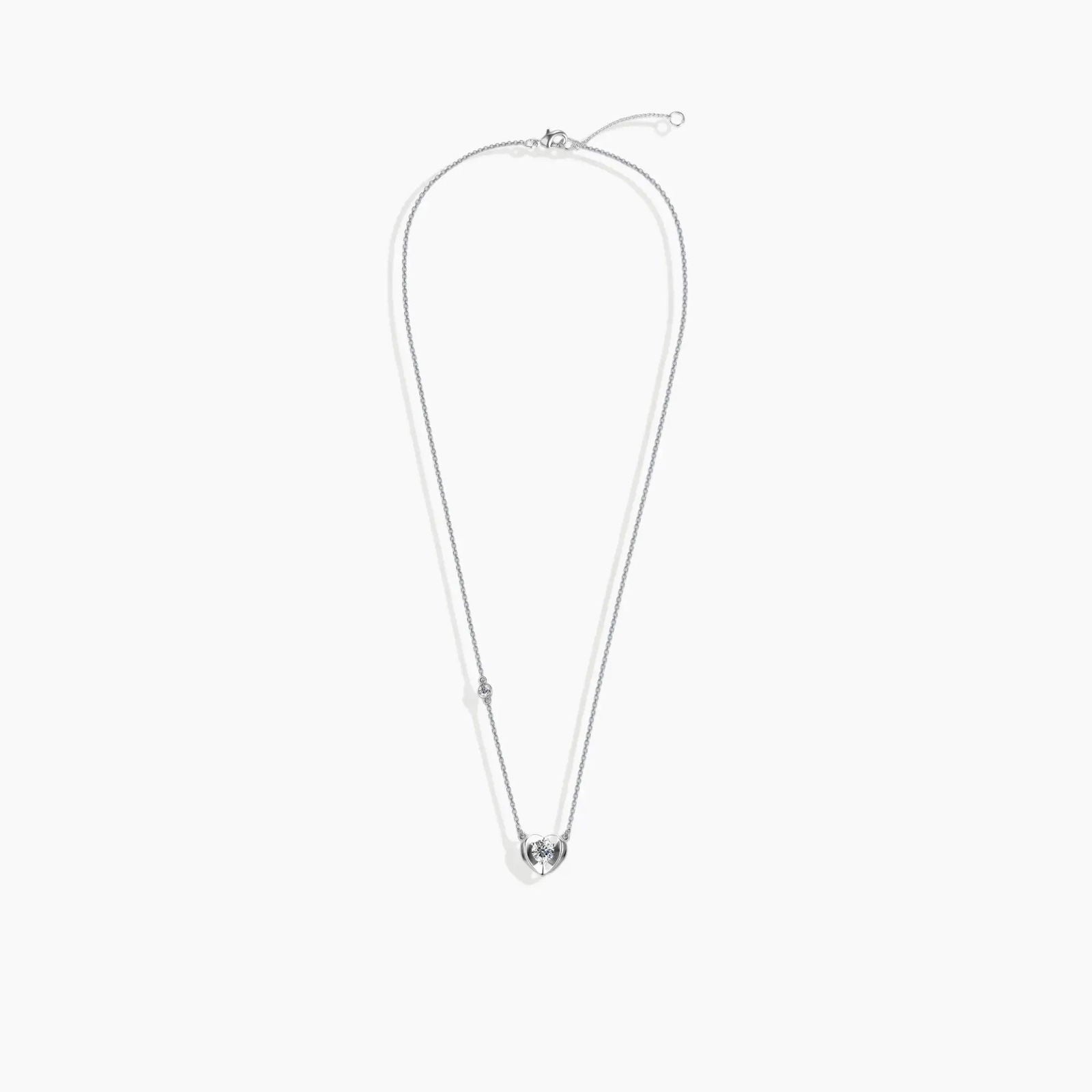 Size chart displaying the Heart-Shaped Moissanite Pendant’s dimensions, including pendant height and chain length.